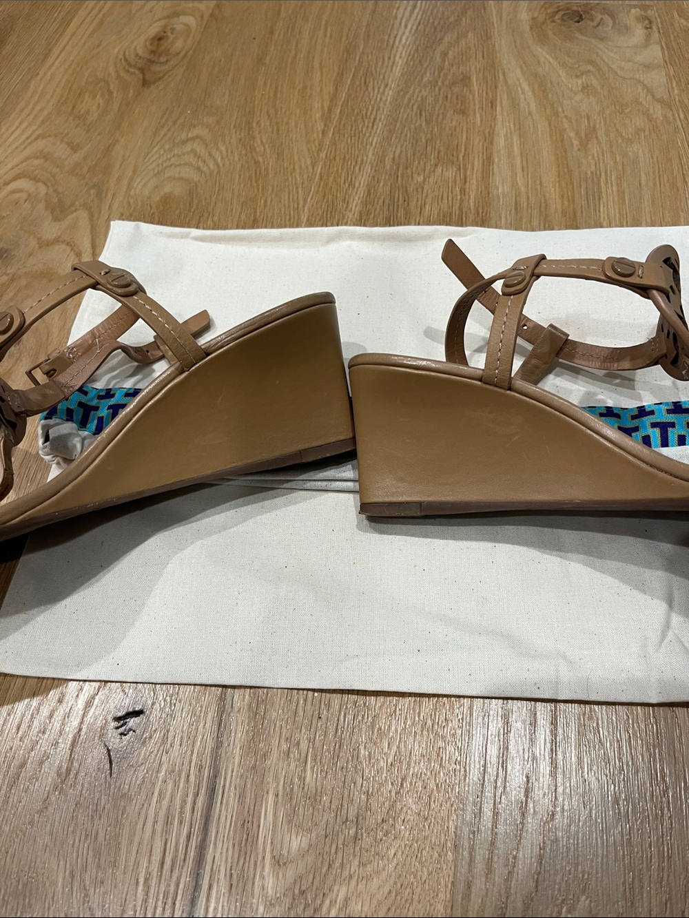 Tory Burch Miller Wedge Tan Leather T-Strap Sandals with Logo Medallion - Picture 6 of 7